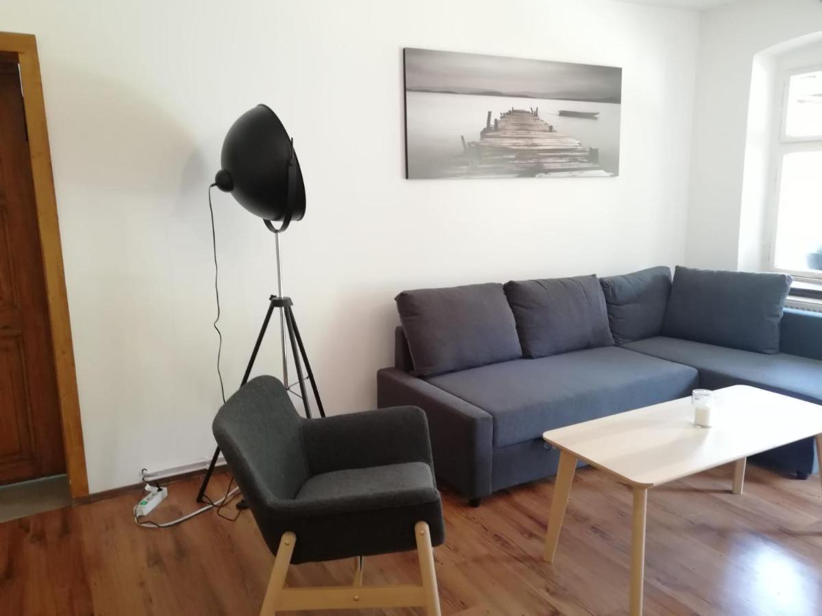 Kleine Galerie Apartment Fuer 3 Mit Kueche Kamin Netflix Parken Und Hofladen Steinhofel Exterior foto